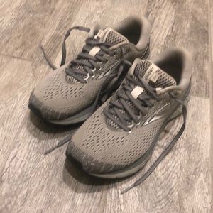 Brooks Ghost 10 Women’s  Size. 9